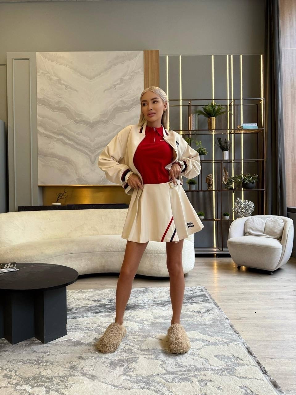 костюм юбка и бомбер,костюм miu miu женский,трикотажные костюмы с юбкой,костюм с юбкой,бежевый свитшот