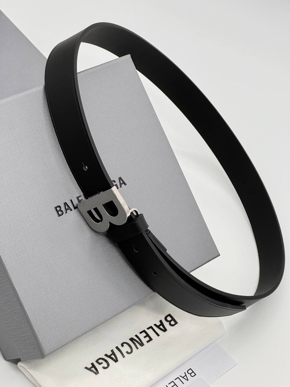 ремень баленсиага,ремень balenciaga,кожаный ремень унисекс balenciaga с логотипом на пряжке черный,женский ремень balenciaga,balenciaga bb серебристый ремень черный