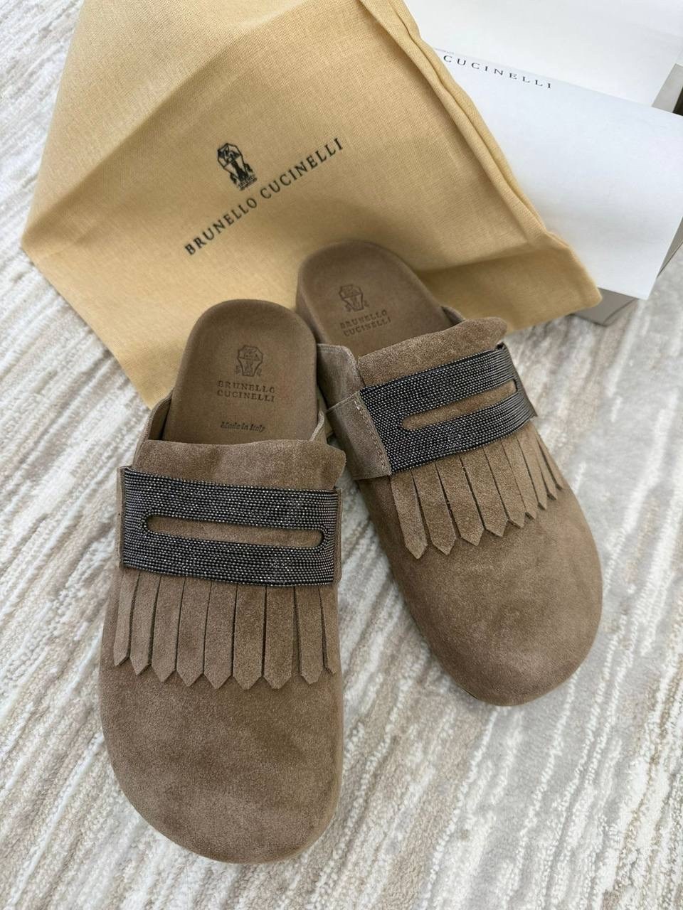 ,мюли brunello cucinelli,сабо brunello cucinelli,шлепанцы brunello cucinelli,замшевые шлепанцы brunello cucinelli