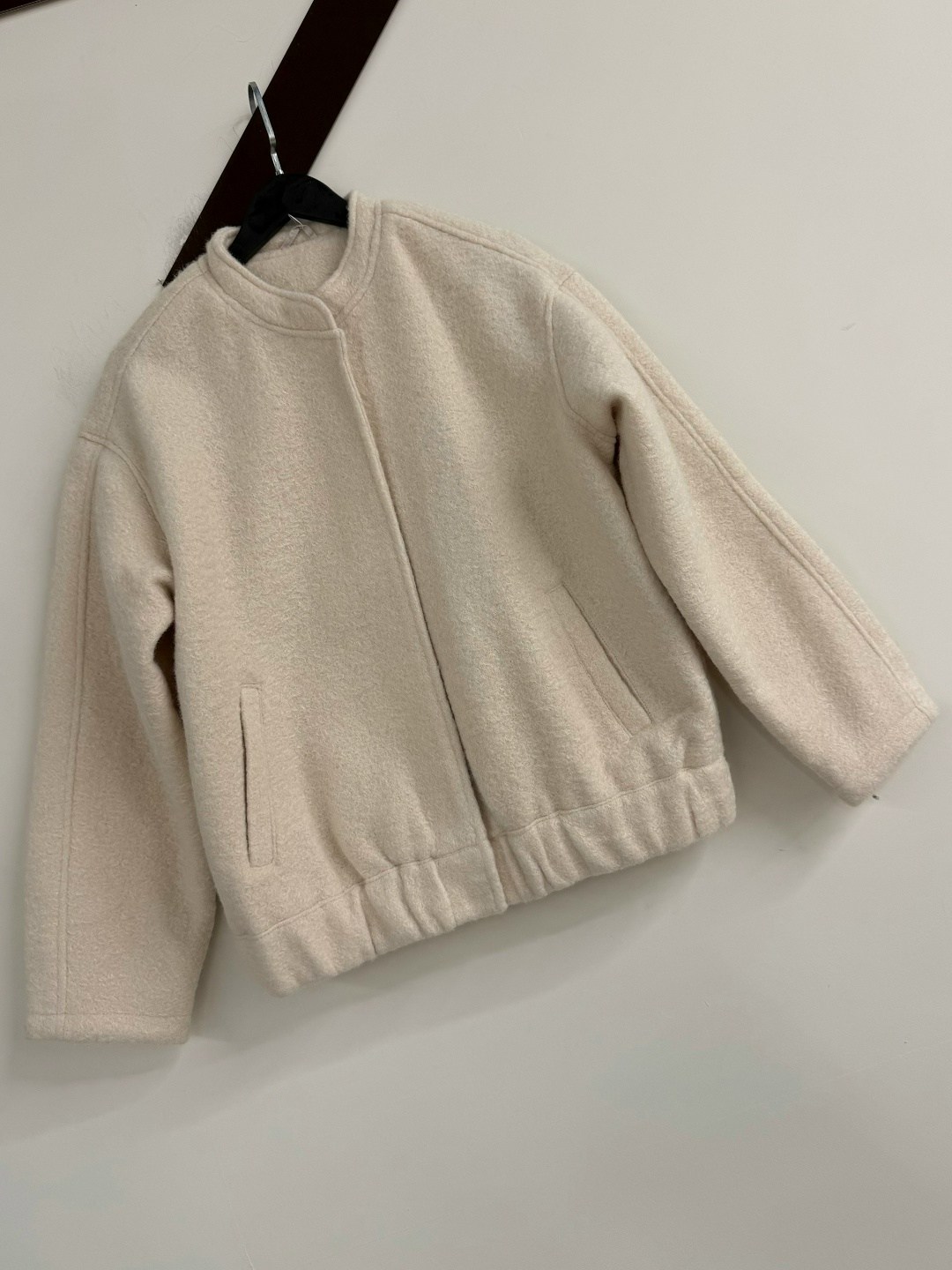 куртка бомбер,бежевый бомбер,куртка оверсайз,женская модная свободная серая теплая куртка,бежевая куртка