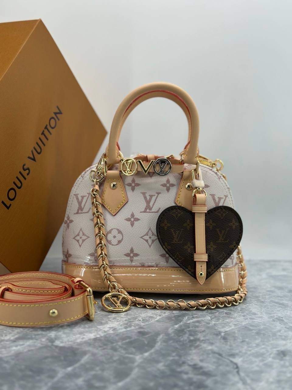 louis vuitton alma bb,маленькие сумки луи витон,сумка луи виттон,louis vuitton женская сумка,сумка луи виттон альма