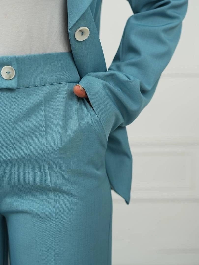 костюм двойка женский брючный классический,брючный костюм,брючный костюм женский,брючный костюм палаццо женский,брючный костюм женский голубой