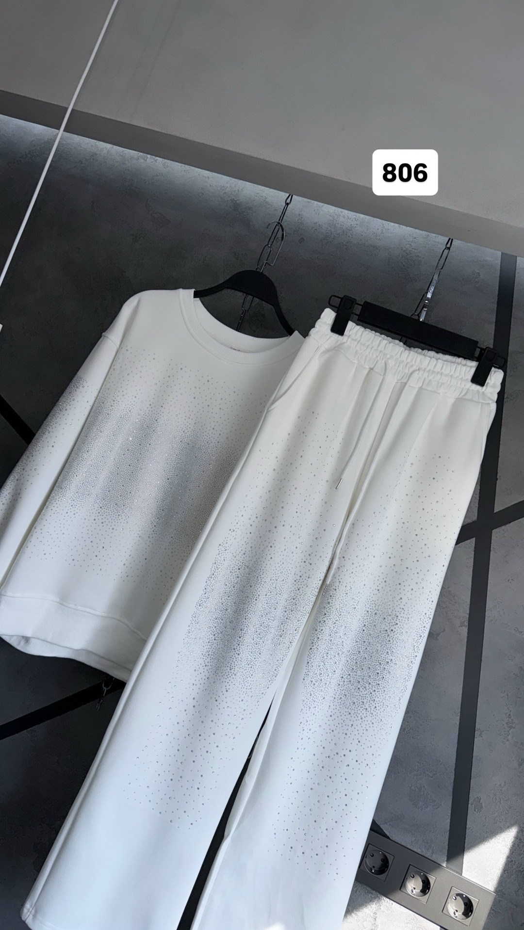 брюки свободные,трикотажный костюм,белые костюмы,женский костюм,штаны со стразами