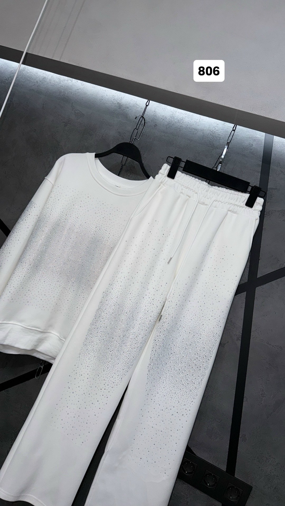 брюки свободные,трикотажный костюм,белые костюмы,женский костюм,штаны со стразами