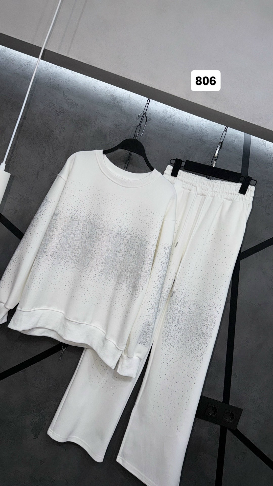 брюки свободные,трикотажный костюм,белые костюмы,женский костюм,штаны со стразами