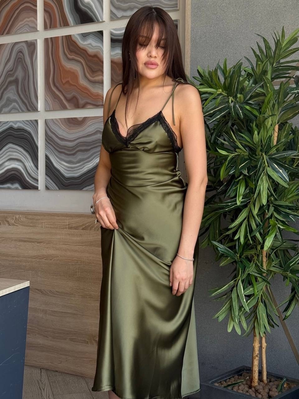 платье-комбинация миди сатиновое на тонких бретельках,шелковое платье комбинация,платье-комбинация миди сатиновое на тонких бретелях,платье-комбинация миди сатиновое на тонких бретельках befree,платье