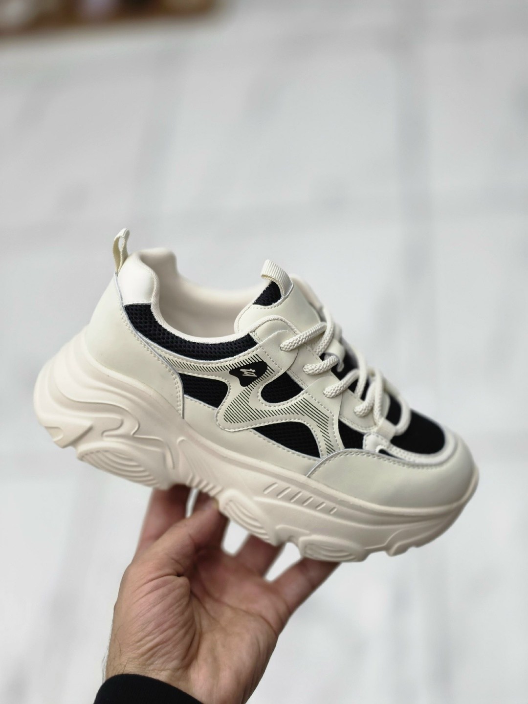 ,женские кроссовки,повседневные кроссовки,спортивная ,кроссовки модные