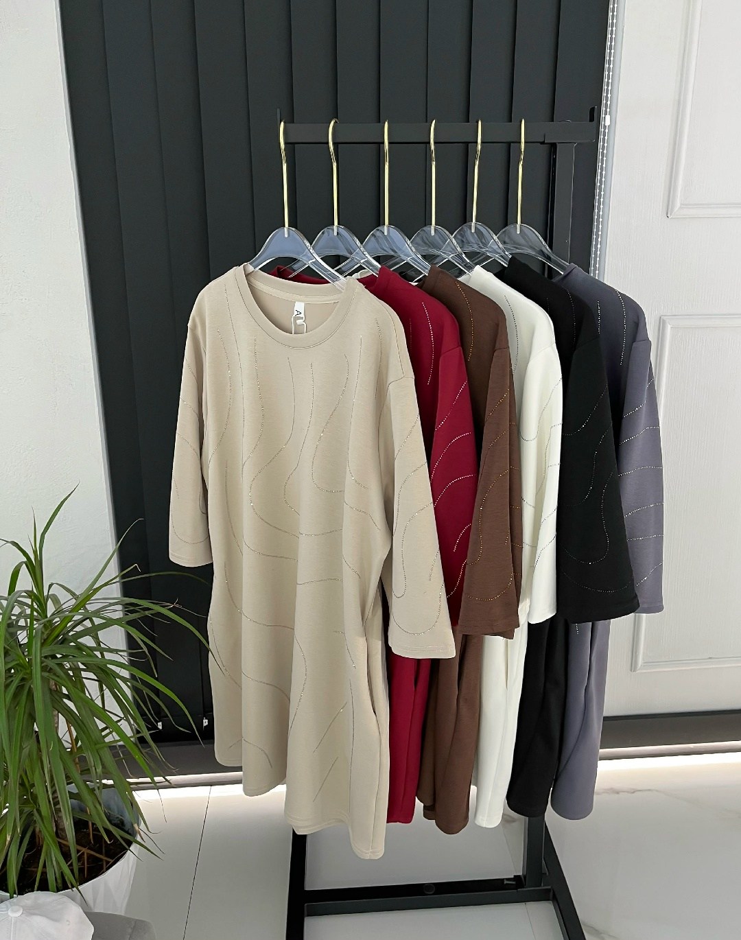 женская футболка,футболочка в стиле оверсайз,женская кофта,футболка женская оверсайз со стразами,футболка оверсайз со стразами