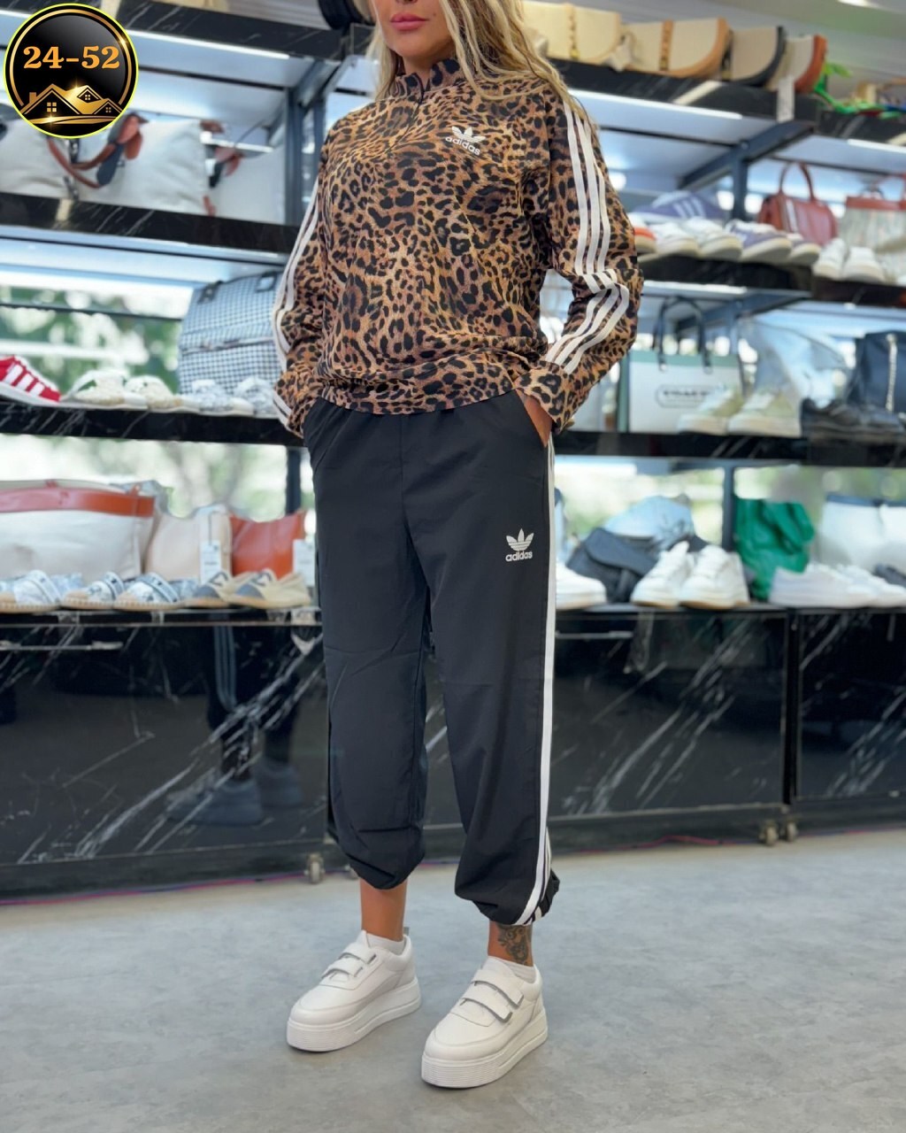 спортивный женский костюм adidas,костюм спортивный женский,костюм для женщин,женские костюмы,костюм с лампасами