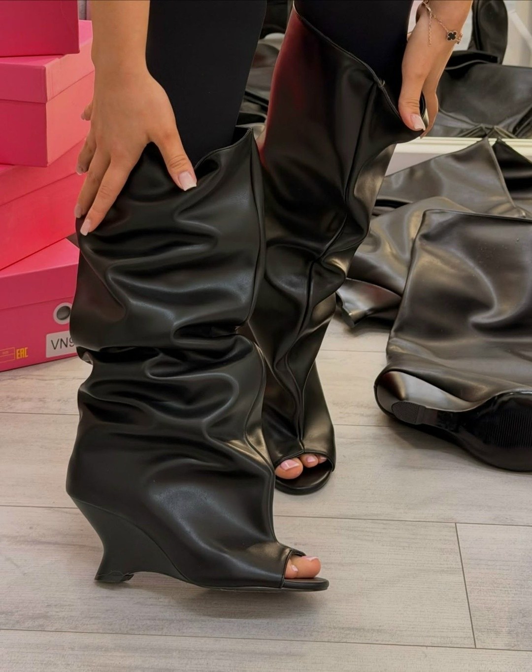 сапоги на каблуке,,высокие сапоги,длинные сапоги,женские сапоги