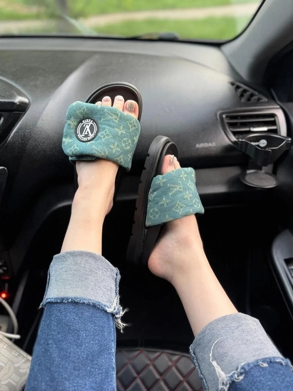 женские шлепанцы,шлепанцы луи виттон,луи витон новая коллекция шлепки,louis vuitton шлепанцы,шлепки женские