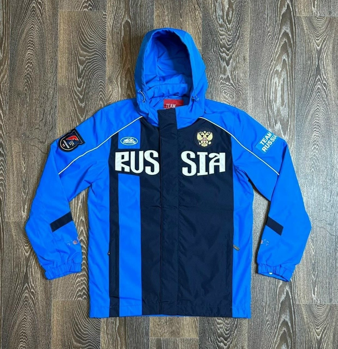 ветровка адидас мужская красная,красная куртка адидас мужская,мужская спортивная куртка adidas,adidas ветровка,куртка adidas