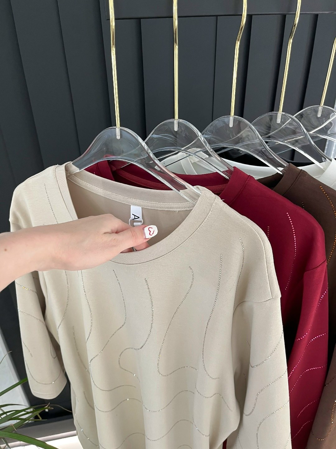 женская футболка,футболочка в стиле оверсайз,женская кофта,футболка женская оверсайз со стразами,футболка оверсайз со стразами