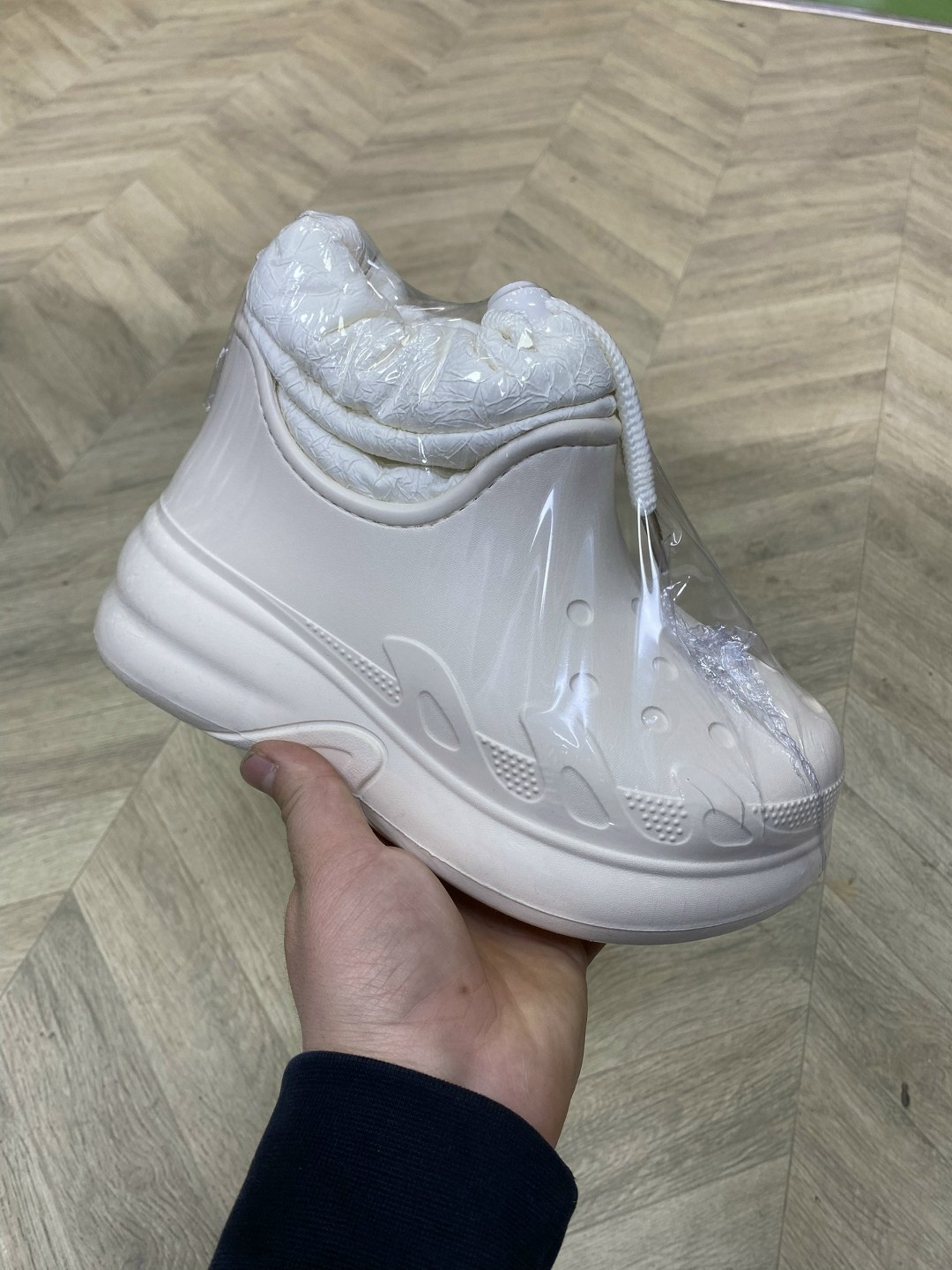 ,crocs classic neo puff shorty boot,галоши женские, для огорода, для дачи