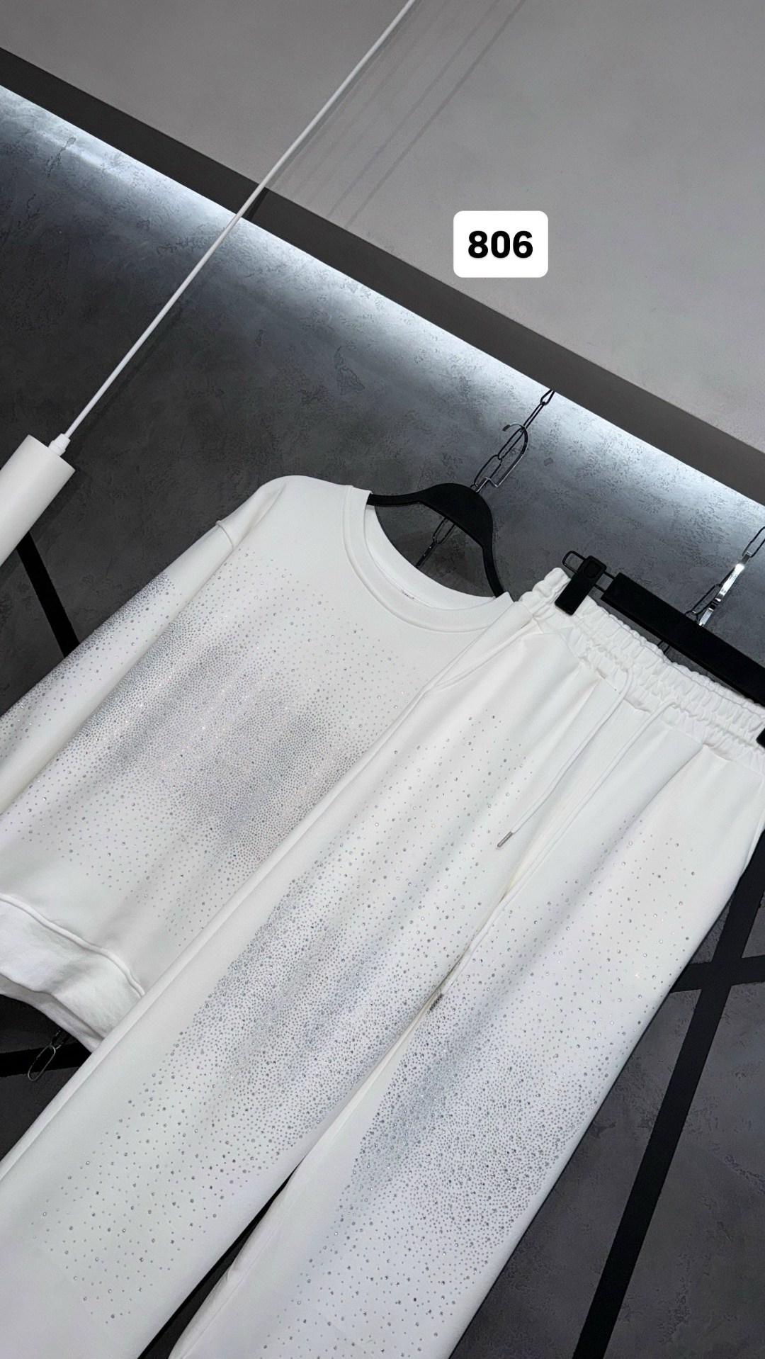 брюки свободные,трикотажный костюм,белые костюмы,женский костюм,штаны со стразами