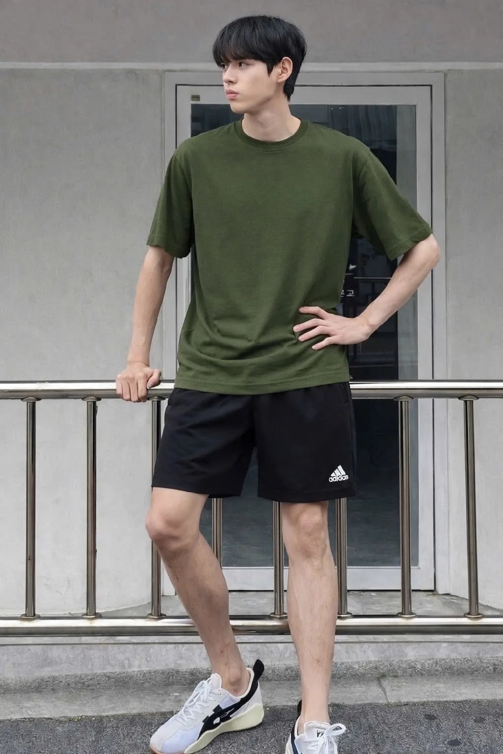 мужские спортивные шорты,футболка мужская adidas,мода мужская,мужской корейский стиль,спортивные шорты