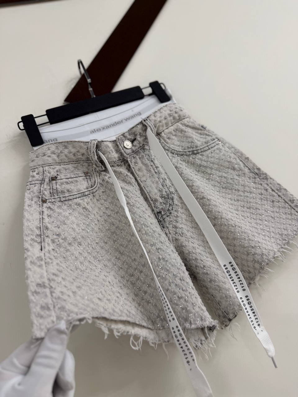 джинсовые шорты,женские шорты,женские джинсовые шорты,шорты джинс,джинсовые шорты со стразами