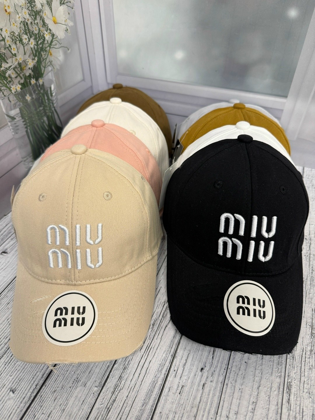 бейсболка miu miu,бейсболка miu,стильная бейсболка,кепка miu miu,бейсболка