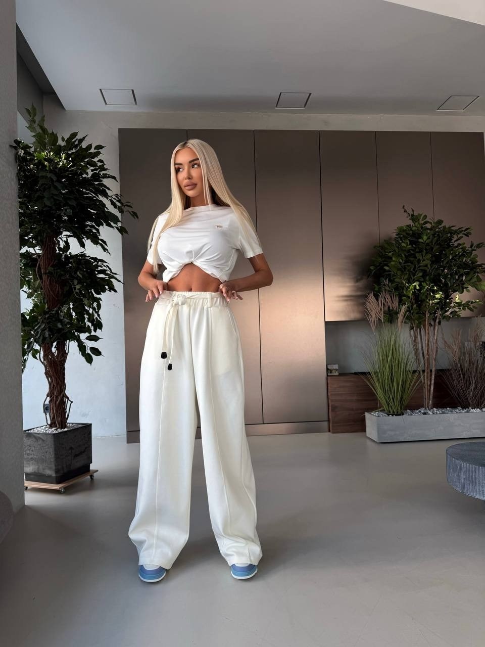 серые широкие спортивные штаны,серые спортивные штаны,брюки спортивные,женские спортивные брюки,штаны женские спортивные широкие