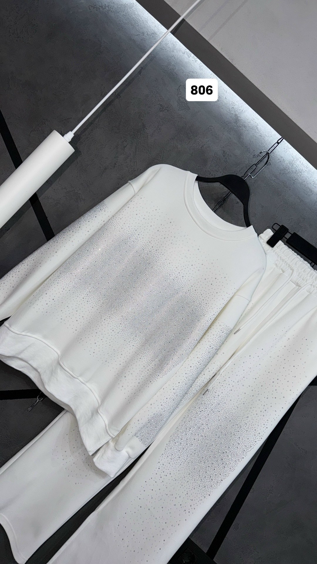 брюки свободные,трикотажный костюм,белые костюмы,женский костюм,штаны со стразами