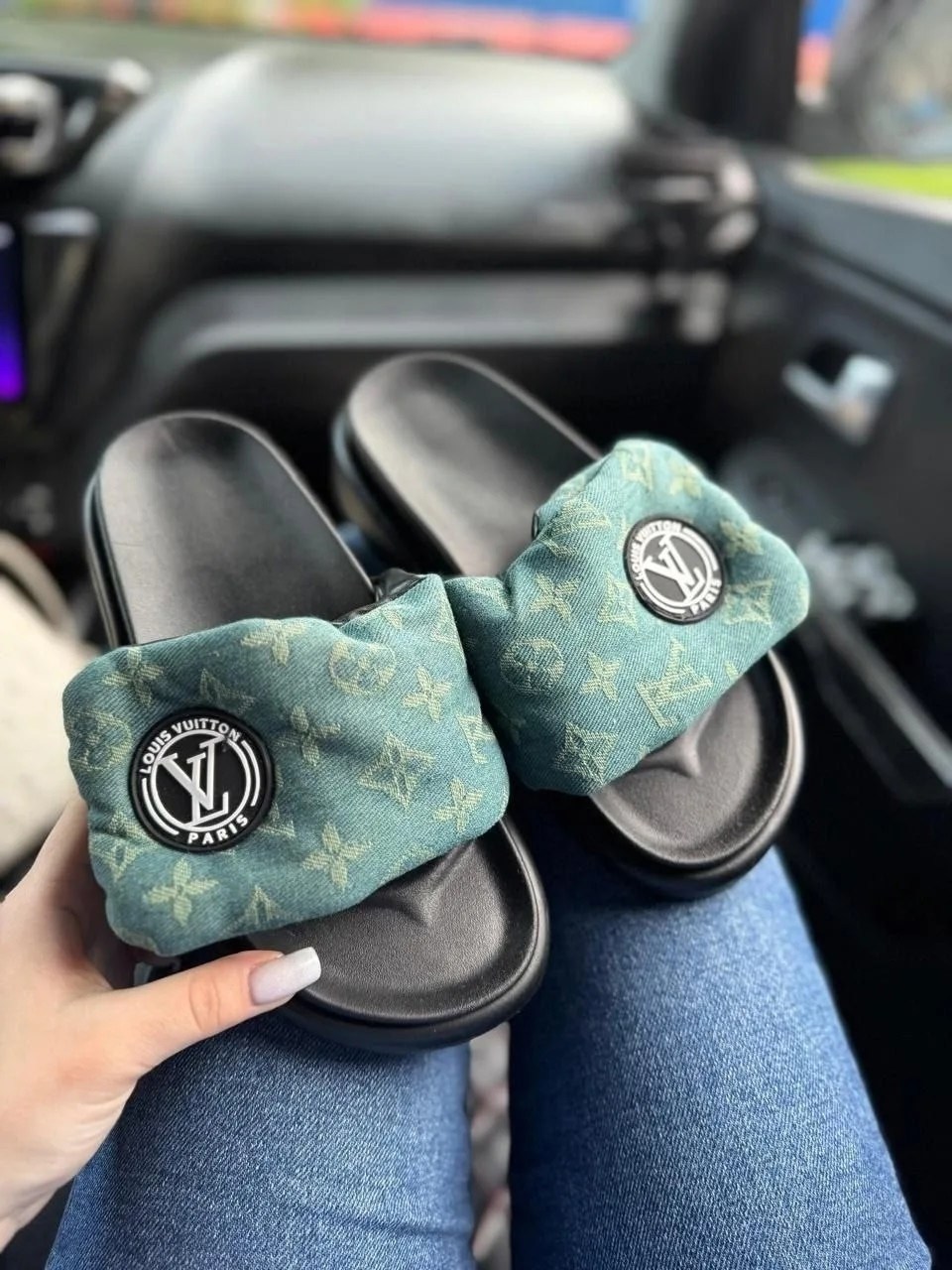 женские шлепанцы,шлепанцы луи виттон,луи витон новая коллекция шлепки,louis vuitton шлепанцы,шлепки женские