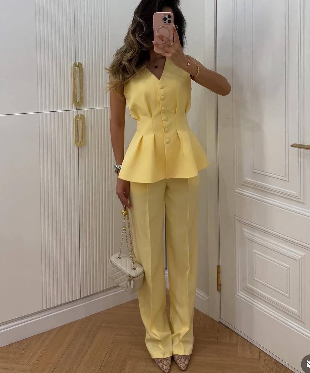 летний женский брючный костюм с жилетом,брючный костюм с жилеткой,костюм брючный с жилетом,костюм желтый,летний брючный костюм