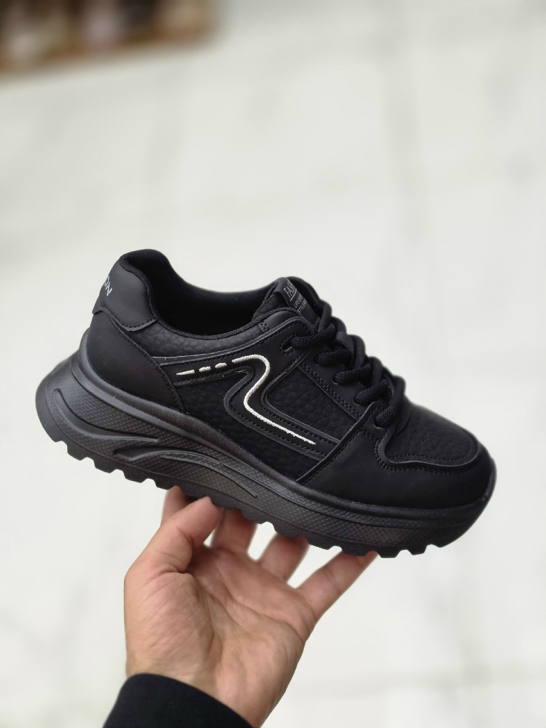 ,женские кроссовки,повседневные кроссовки,спортивная ,кроссовки модные