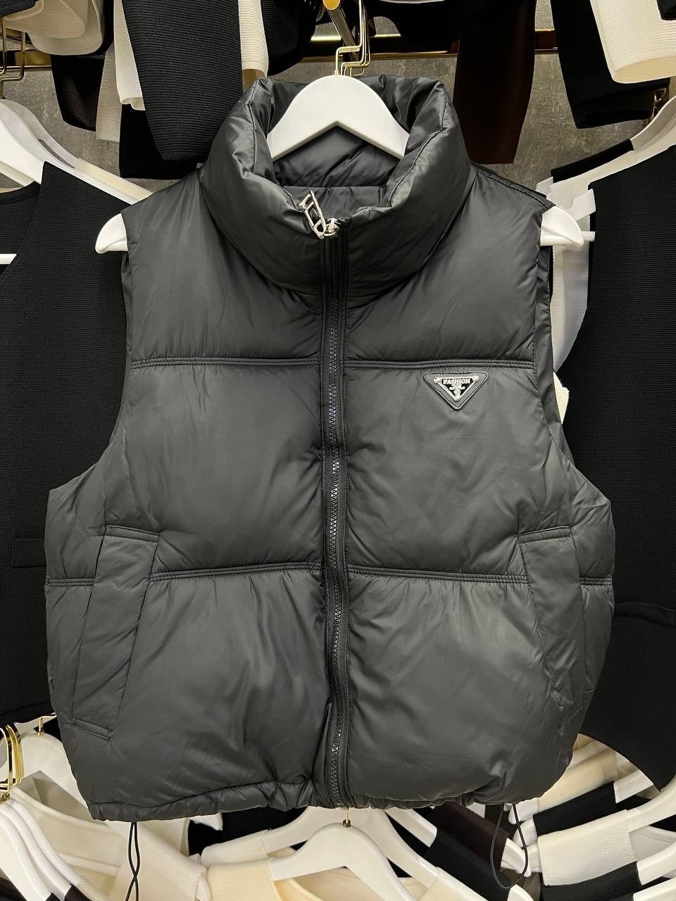 жилетка прада,жилетка мужская prada,жилет мужской prada,жилетка prada,жилет prada