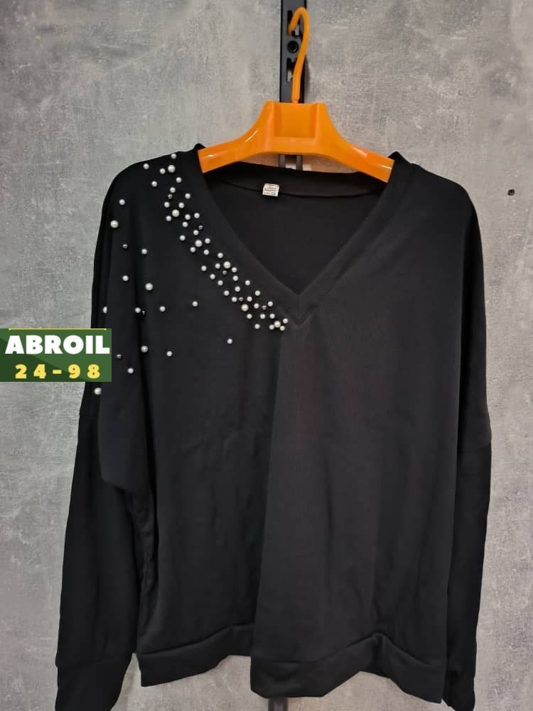 кофта женская,кофта женская с стразами,кофточка с отделкой из жемчужин,кофта со стразами,женская кофта с бусинами