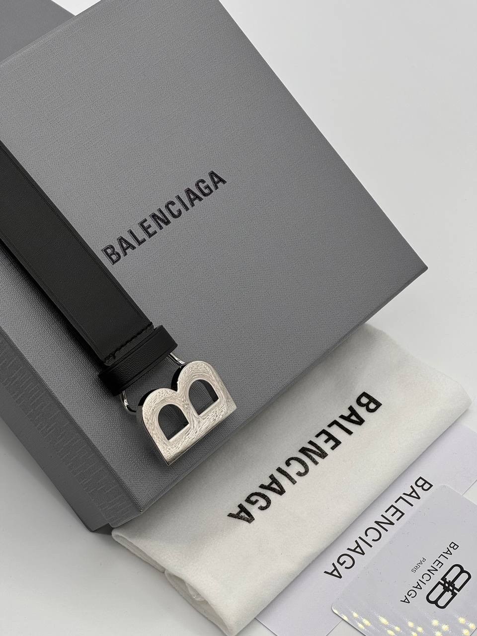 ремень баленсиага,ремень balenciaga,кожаный ремень унисекс balenciaga с логотипом на пряжке черный,женский ремень balenciaga,balenciaga bb серебристый ремень черный