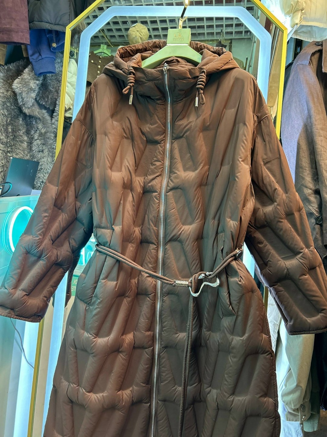 пуховик max mara,женское коричневое пуховое пальто max mara,пуховик женский,пальто стеганое,пуховик