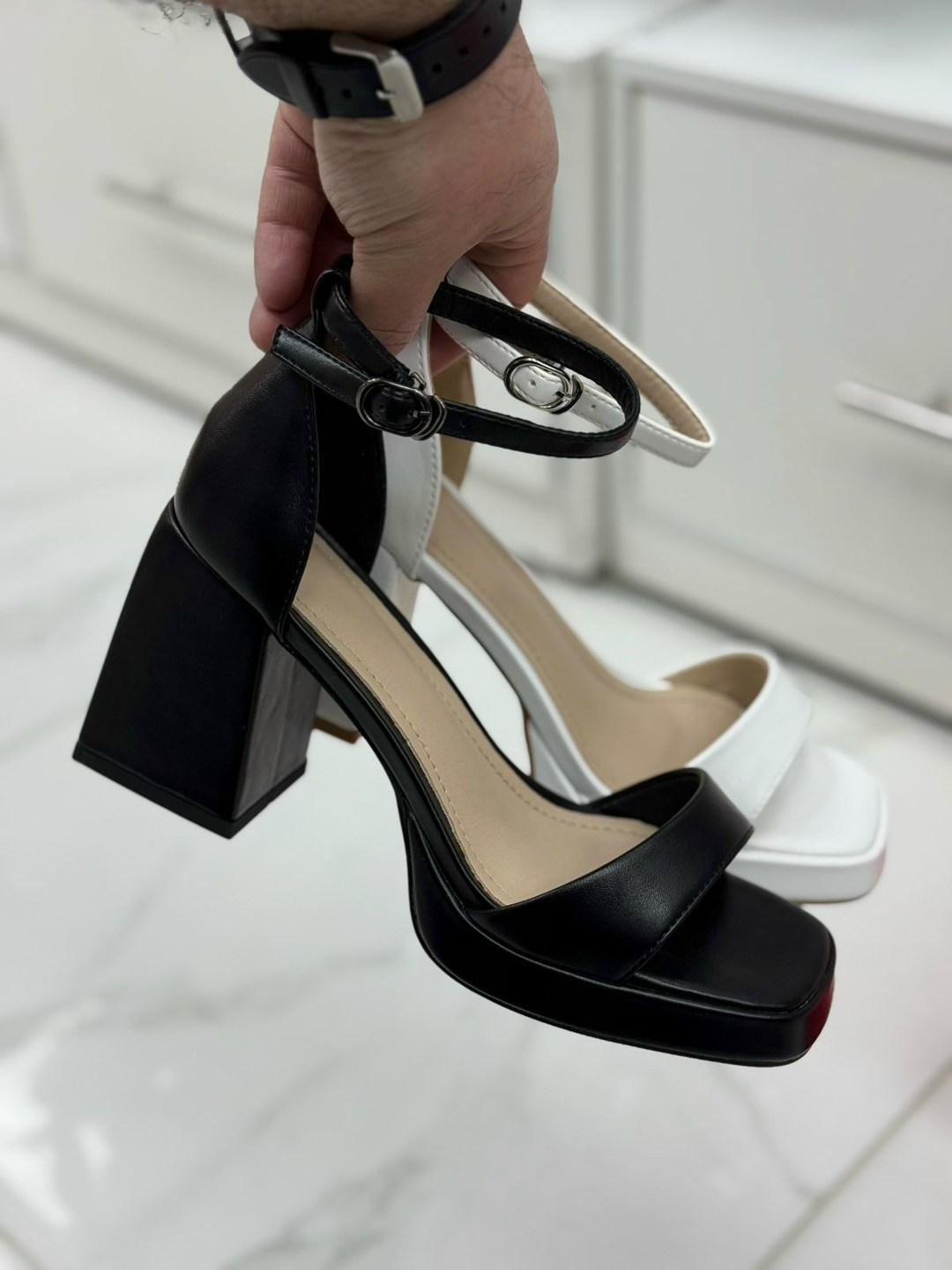 женские босоножки,босоножки на каблуках,босоножки,стильные босоножки,босоножки bai sen