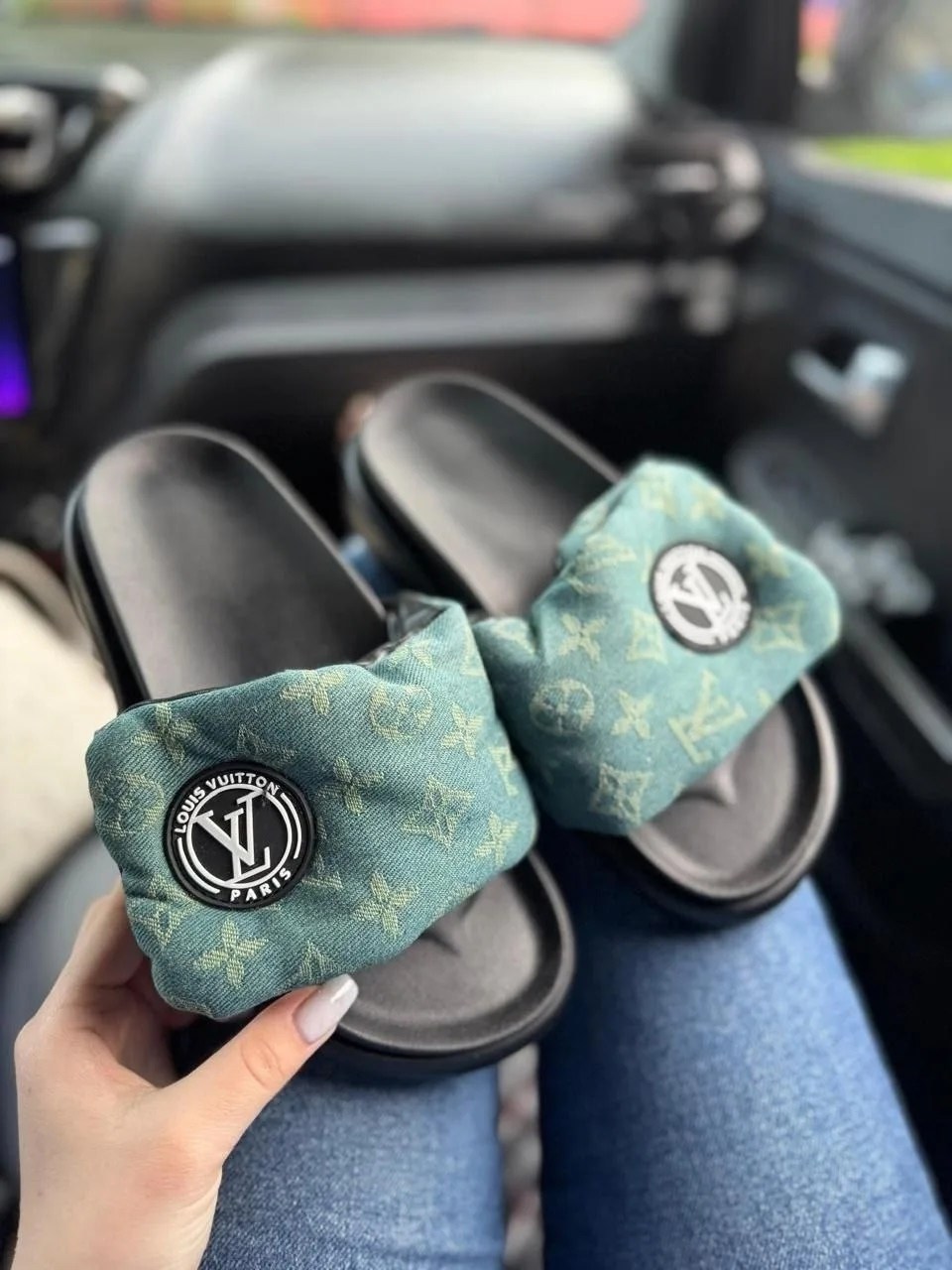 женские шлепанцы,шлепанцы луи виттон,луи витон новая коллекция шлепки,louis vuitton шлепанцы,шлепки женские