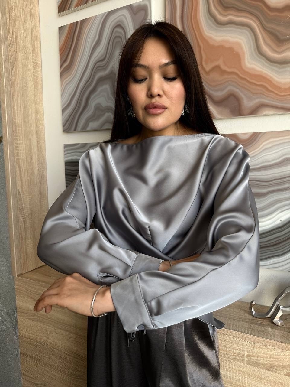 satin tuck blouse by boutique,стильная блузка,блузка модная,блуза со складками,блуза