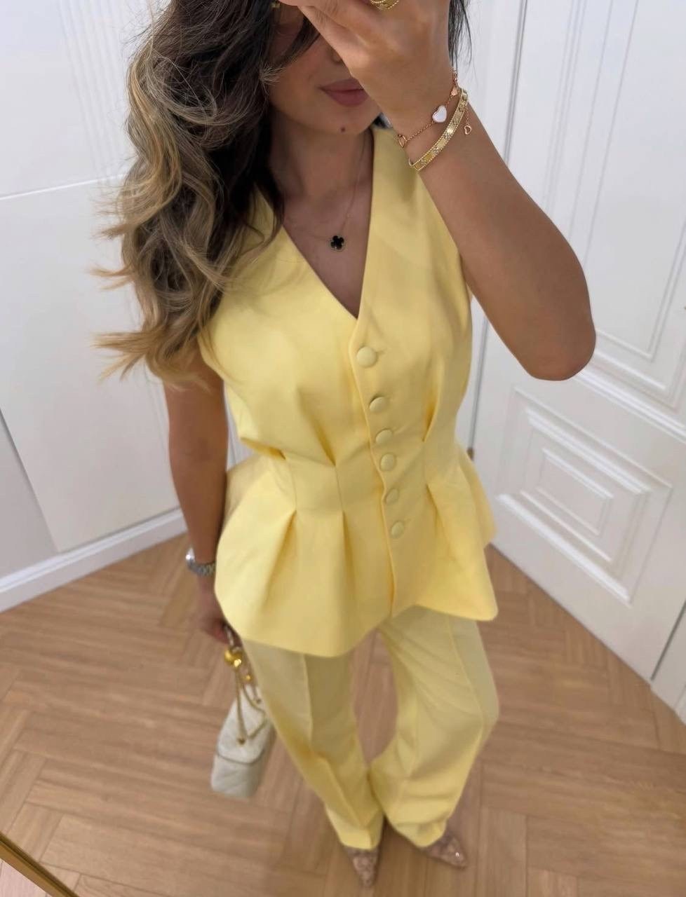 летний женский брючный костюм с жилетом,брючный костюм с жилеткой,костюм брючный с жилетом,костюм желтый,летний брючный костюм