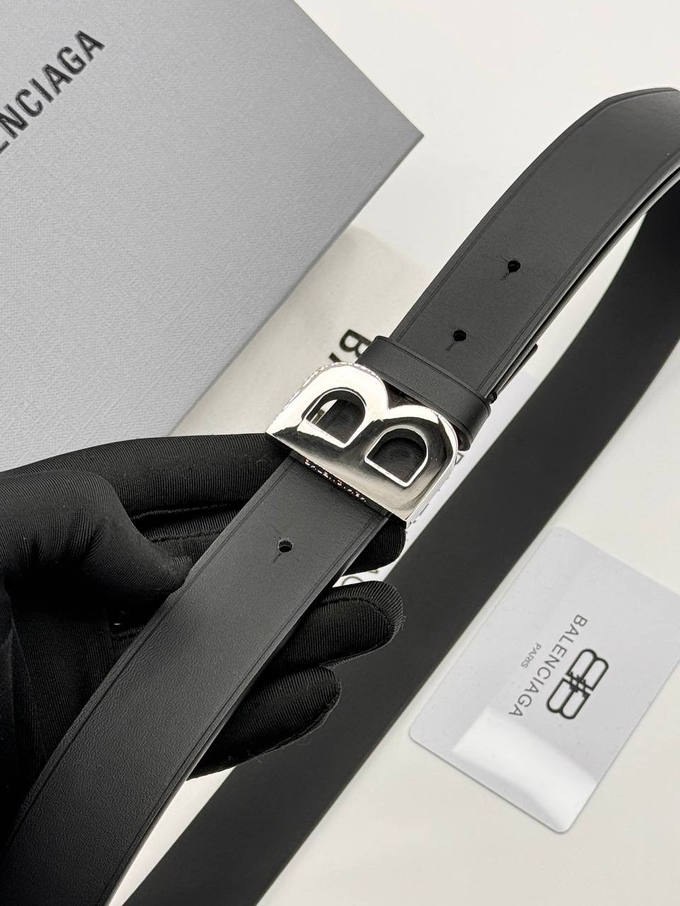 ремень баленсиага,ремень balenciaga,кожаный ремень унисекс balenciaga с логотипом на пряжке черный,женский ремень balenciaga,balenciaga bb серебристый ремень черный