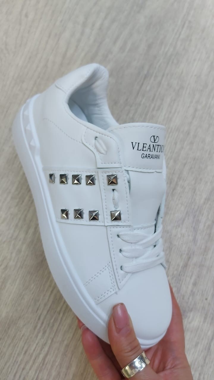 кеды валентино,кеды валентино женские,кеды валентино оригинал,женские низкие кеды rockstud untitled valentino garavani,