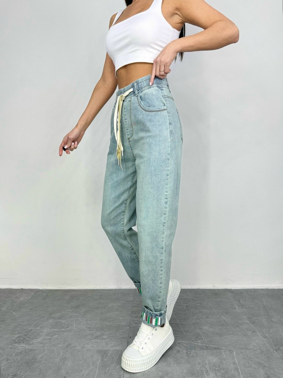 джинсы женские,джинсы на резинке,джинсы на резинке с высокой посадкой,женские джинсы бананы,джинсы мом женские