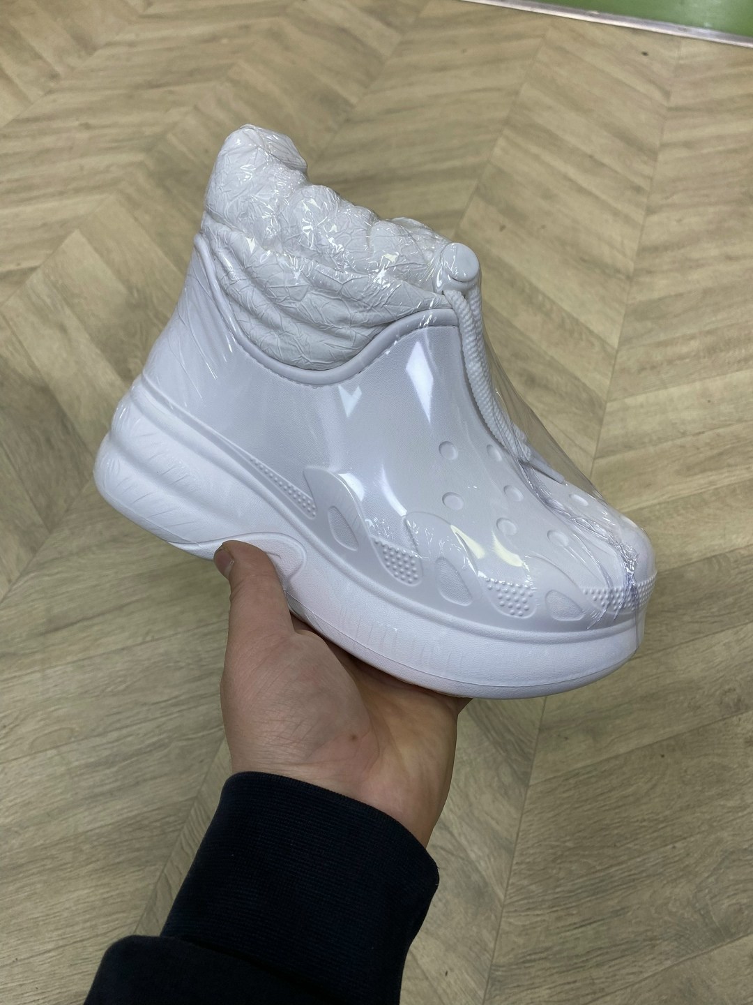 ,crocs classic neo puff shorty boot,галоши женские, для огорода, для дачи