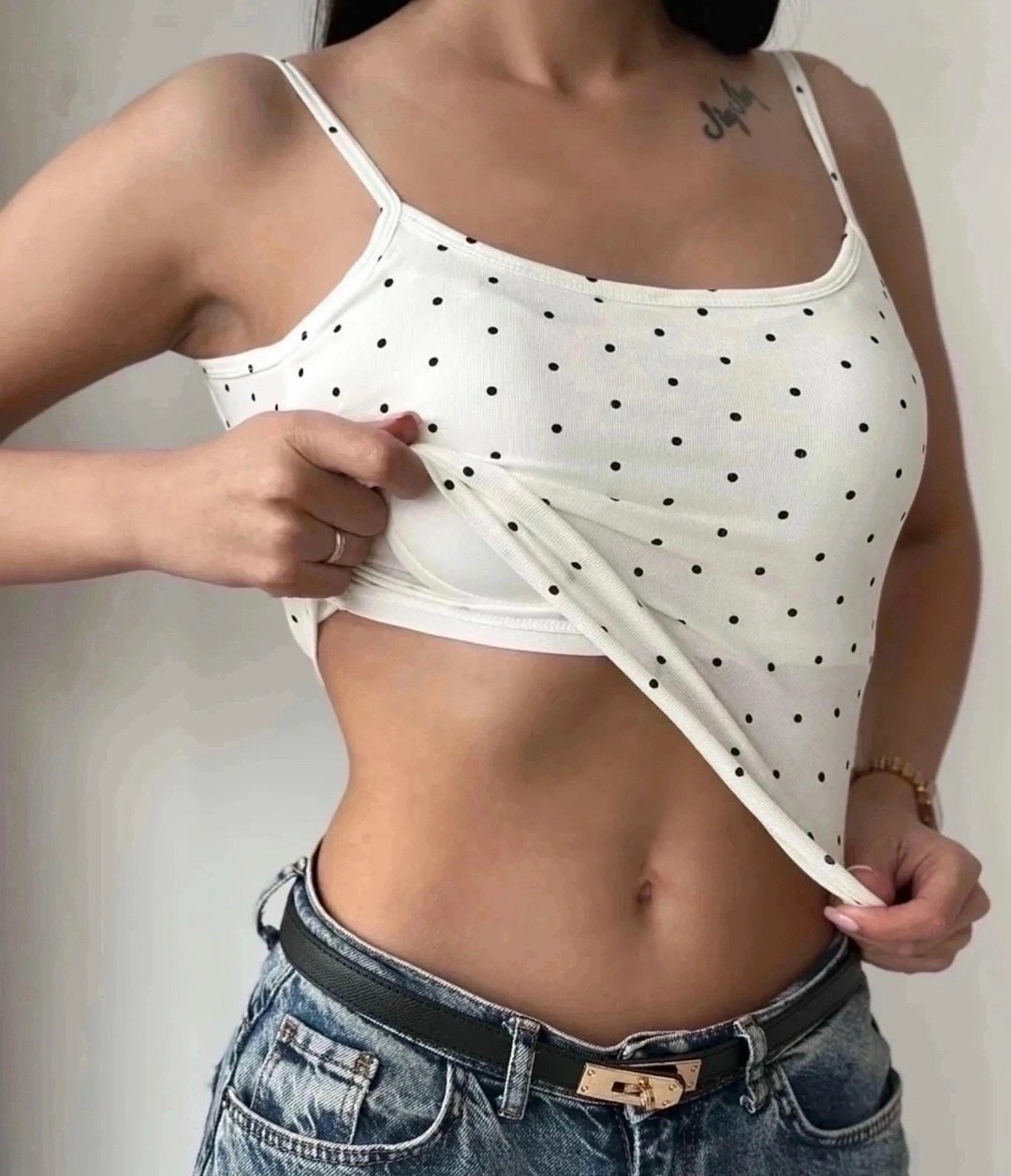 топ женский,топ кроп с чашками на тонких бретельках v_united 329077106,кроп топ,топ черный,топик