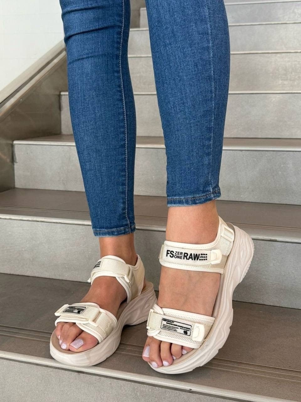 сандалии босоножки,,модные босоножки,спортивные босоножки,женские босоножки