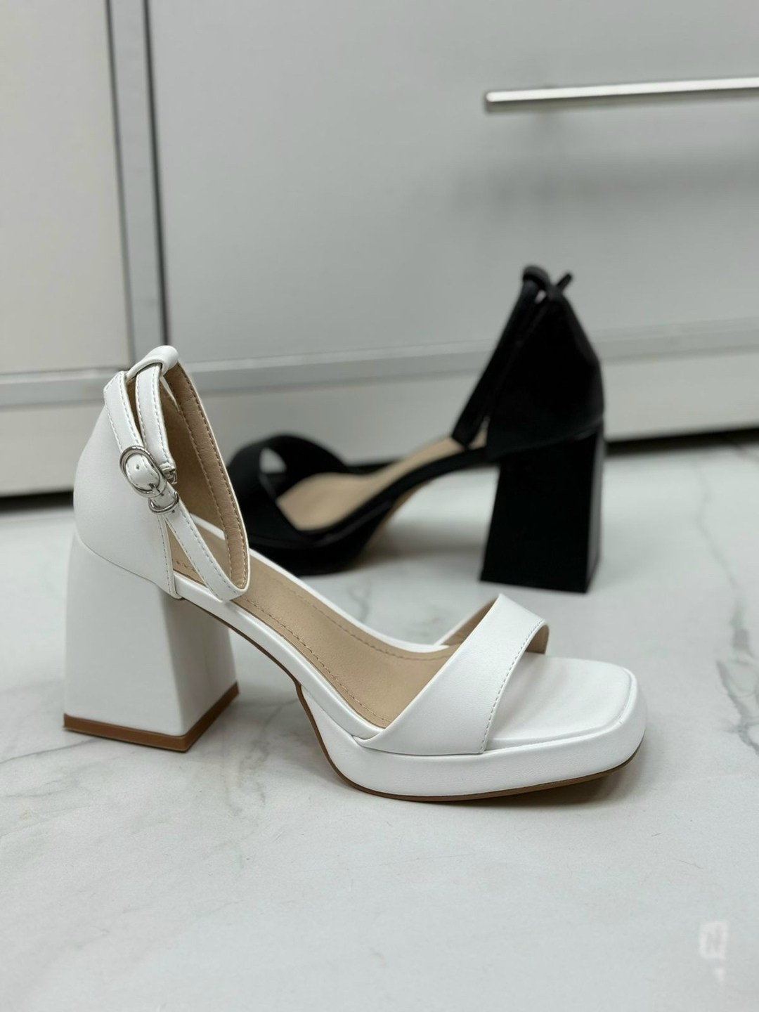 женские босоножки,босоножки на каблуках,босоножки,стильные босоножки,босоножки bai sen