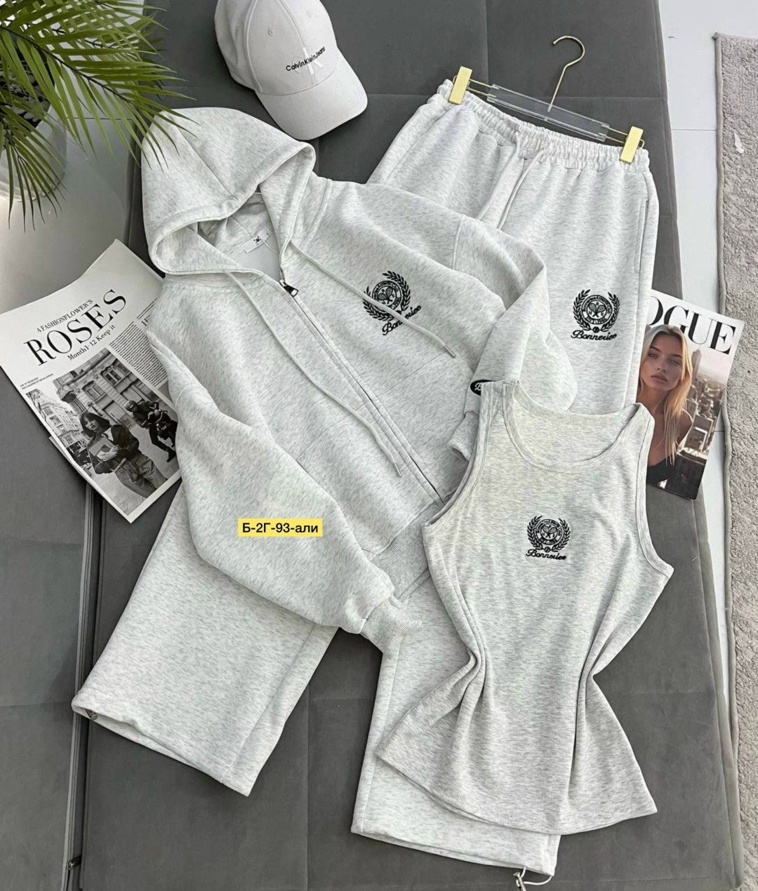 стильный спортивный костюм двойка miu miu,женский красный костюм miu miu,спортивные костюмы женские,cпортивный костюм женский на флисе,спортивные костюмы на флисе