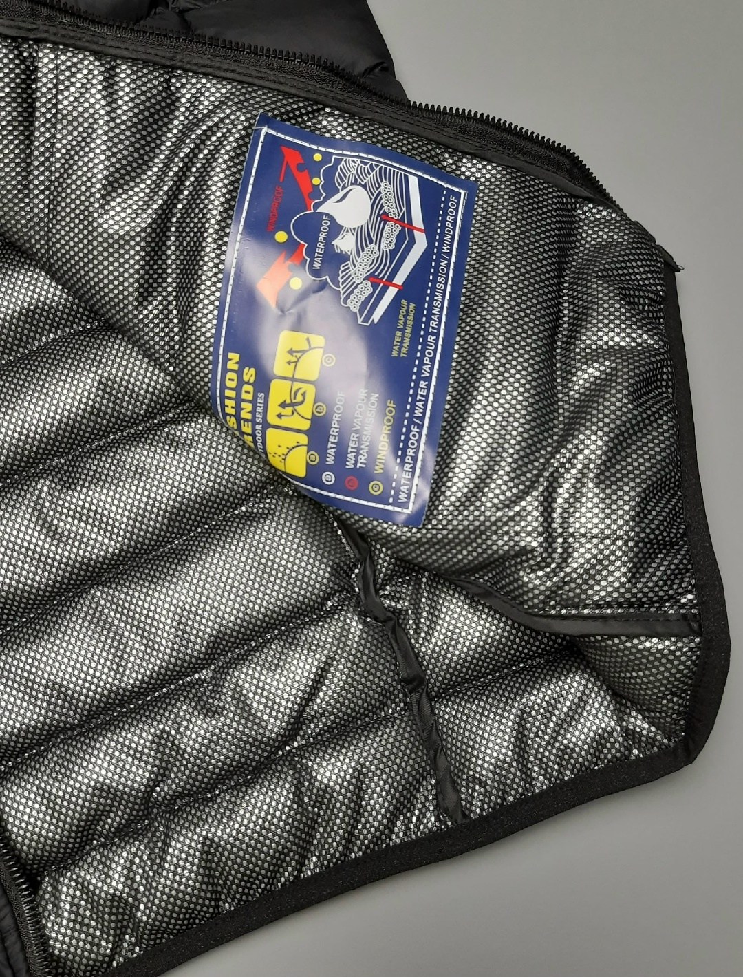 жилет adidas мужской,жилет adidas,мужская утепленная жилетка adidas,жилетка адидас мужская адидас,adidas пуховая жилетка мужская