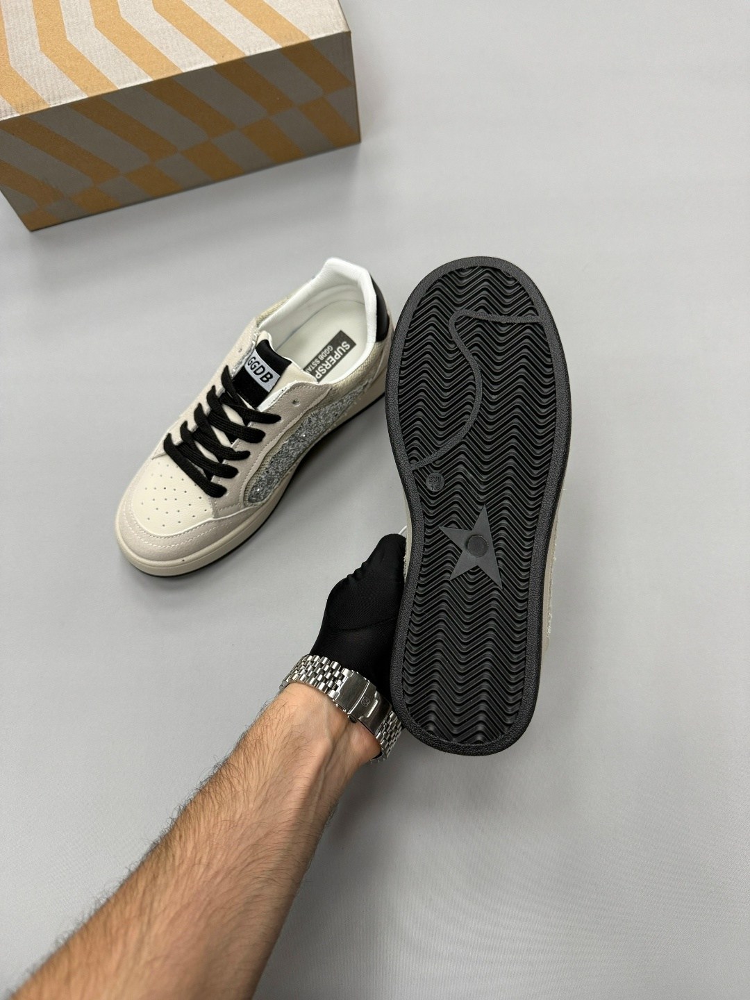 кроссовки golden goose с пайетками на платформе,кеды golden goose,,кеды super-star с блестками golden goose черный,кроссовки golden goose