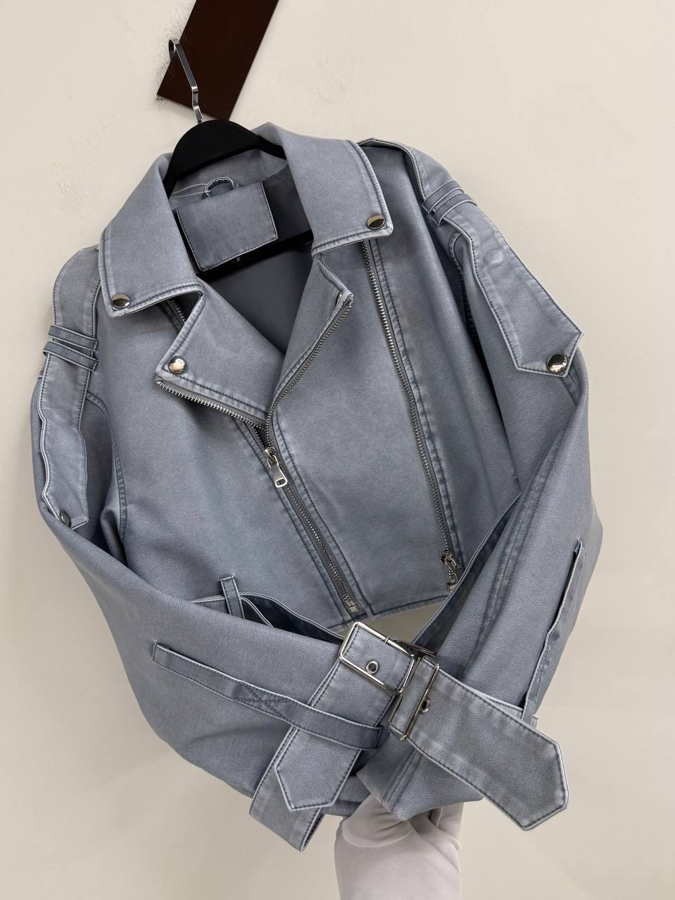 кожаная куртка косуха janna banana цвет серый,кожаная куртка косуха,куртка косуха,женская кожаная куртка косуха,косуха куртка женская