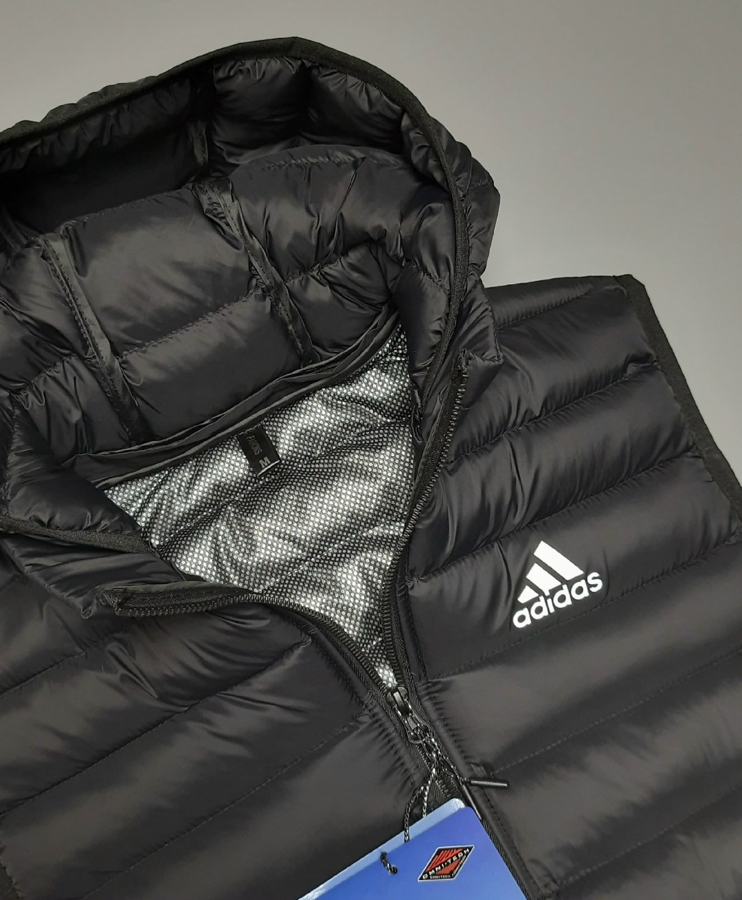 жилет adidas мужской,жилет adidas,мужская утепленная жилетка adidas,жилетка адидас мужская адидас,adidas пуховая жилетка мужская