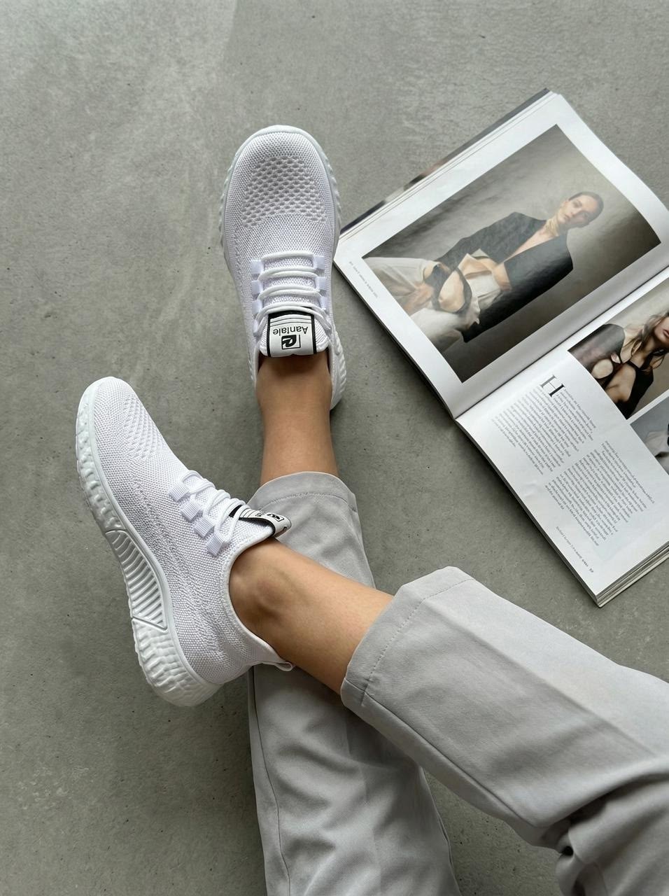 кроссовки женскиe,кроссовки женские молодежные,,кроссовки изики женские,кроссовки адидас женские черные с черной подошвой