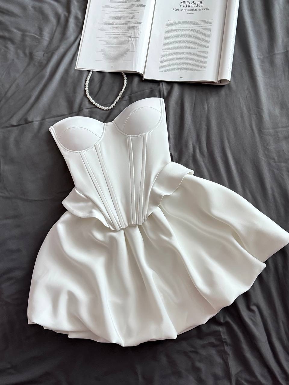 красное платье с корсетом,корсетное платье с пышной юбкой баллон красное,платье с корсетом,мини платье с корсетом,бархатное платье с корсетом