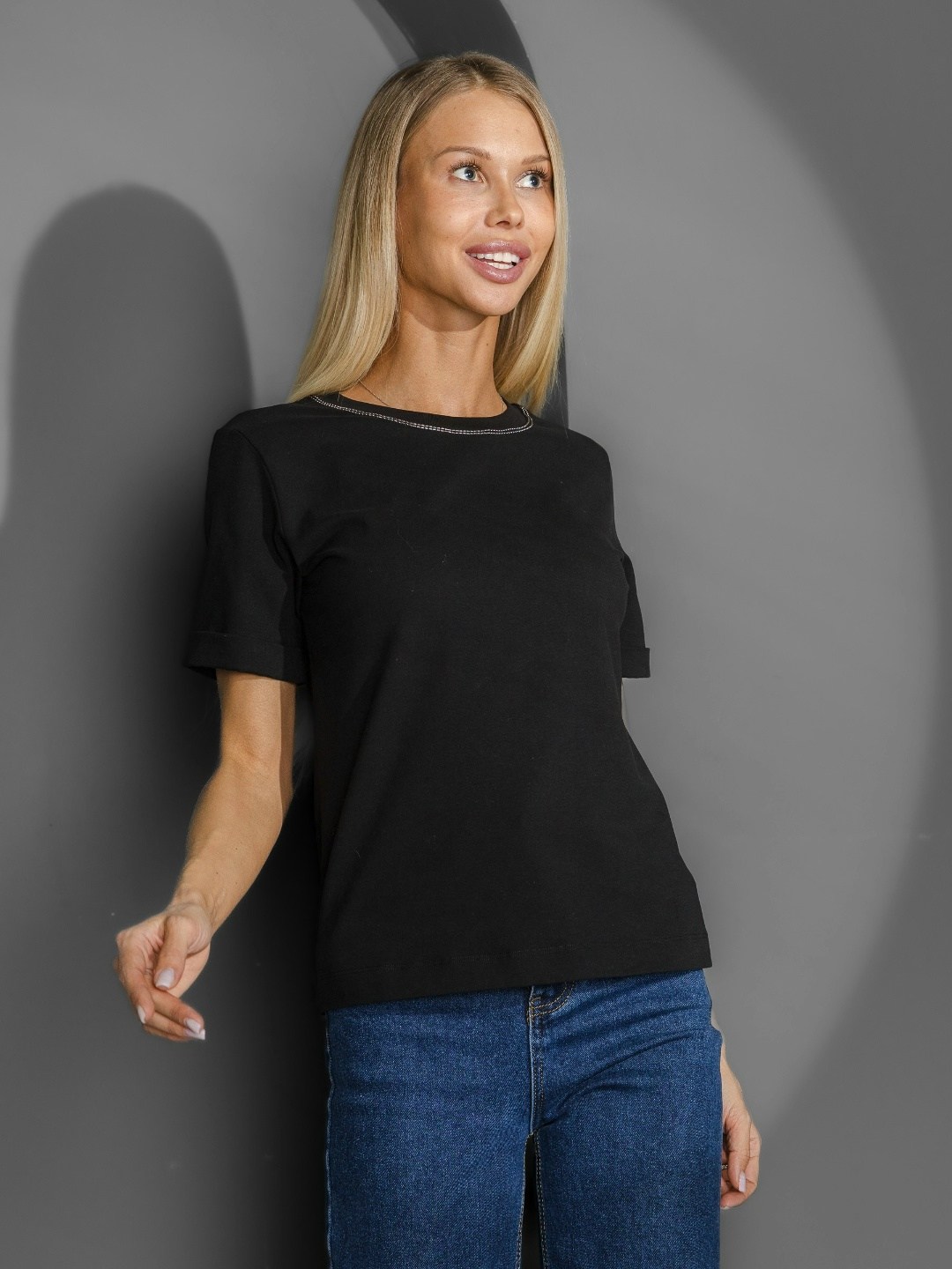 женская футболка,женская базовая футболка,футболка женская черная,футболки для женщин,футболка со стразами